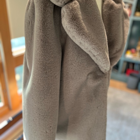 Keepsake faux violet fur coat. Size m - Picture 10 of 14